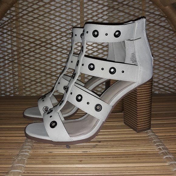 Simply Vera Vera Wang Shoes - 🏷Simply Vera NWOT heeled sandals sz. 9